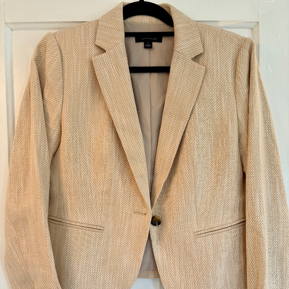 Ann Taylor- Women’s Blazer- size 4 R